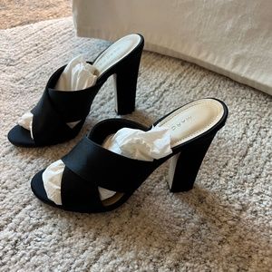 Marc Fisher sandals sz7 black